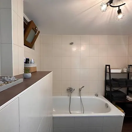 Neu* 4+1 Personen, Zentrumsnah,ebk, Stellplatz Appartamento
