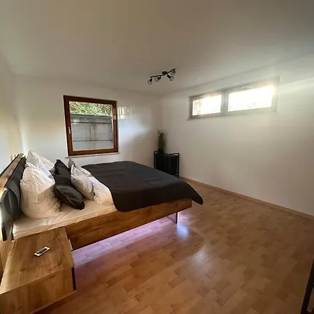 4 Personen, Zentrumsnah,ebk, Stellplatz * Dresden