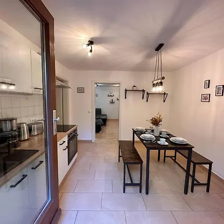 4 Personen, Zentrumsnah,ebk, Stellplatz *