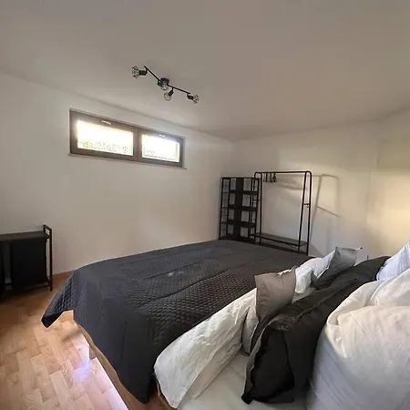 4 Personen, Zentrumsnah,ebk, Stellplatz شقة